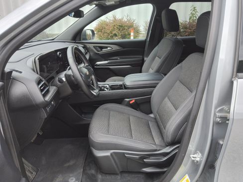 Used 2024 Chevrolet Traverse LS FWD image 11