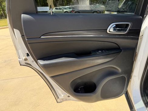 Used 2019 Jeep Grand Cherokee Limited AWD/4WD image 10