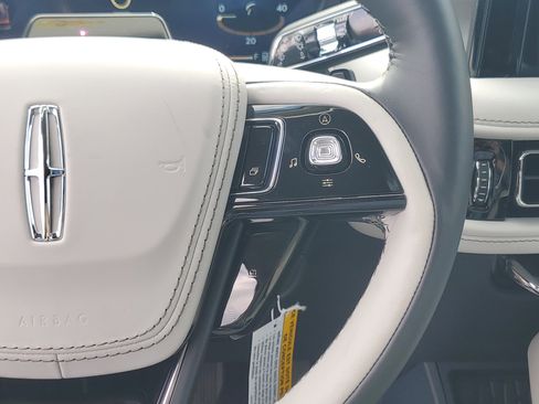 New 2026 Lincoln Aviator Reserve AWD/4WD image 17