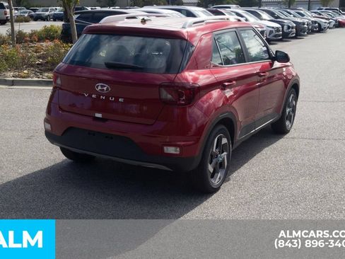 Certified 2025 Hyundai Venue Limited FWD image 5