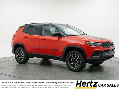 Used 2025 Jeep Compass Trailhawk AWD/4WD image 1