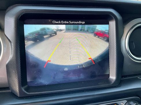 Used 2019 Jeep Wrangler Unlimited Sahara w/ Uconnect 4C Nav & Sound Group image 23