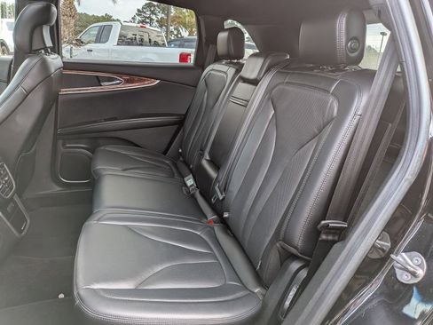 Used 2017 Lincoln MKX Reserve w/ Driver Assistance Package image 15