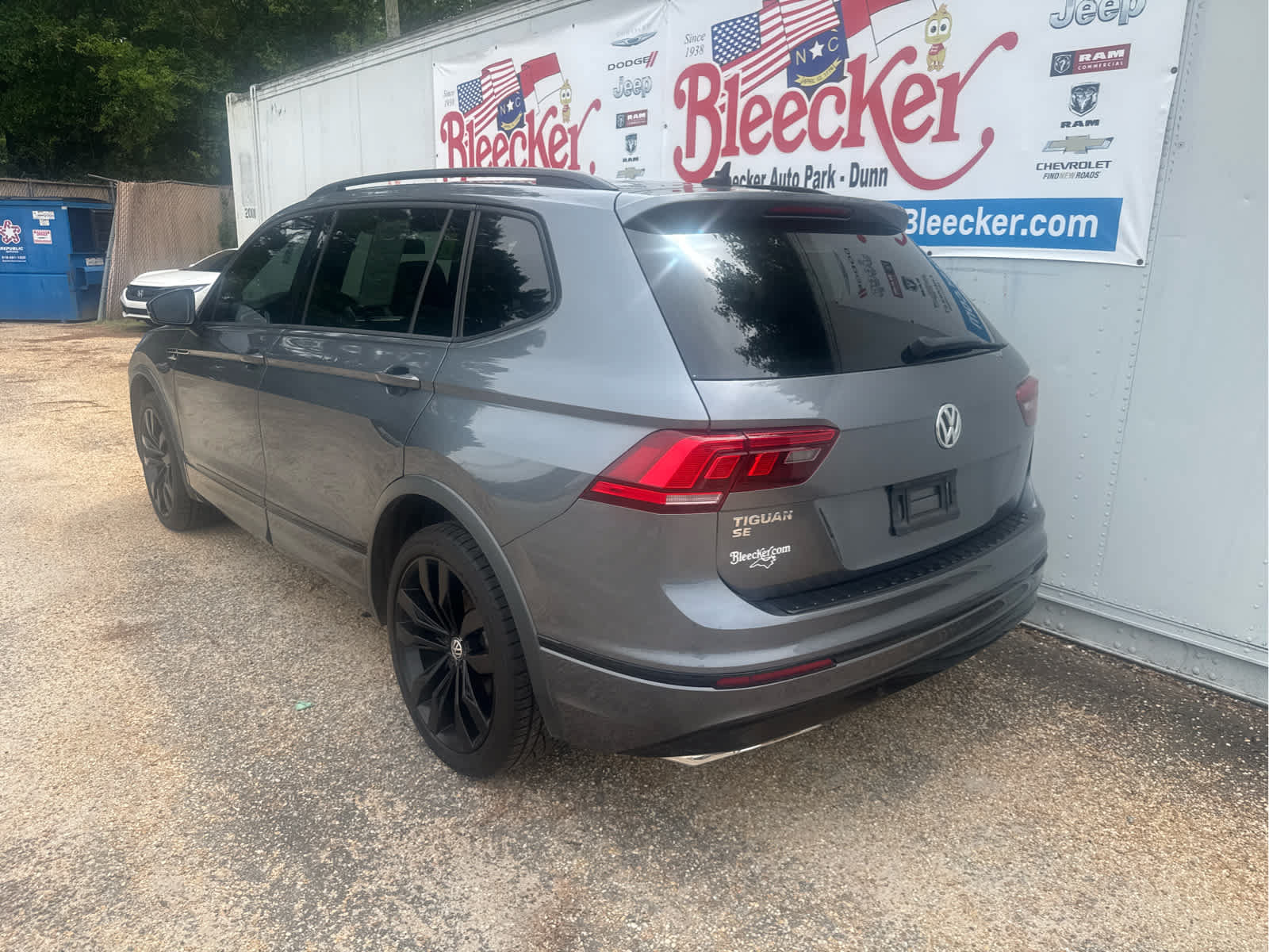 Used 2020 Volkswagen Tiguan SE R-Line FWD image 8