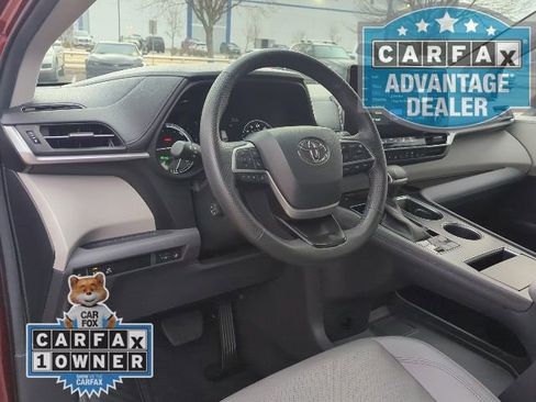 Used 2024 Toyota Sienna Limited image 4