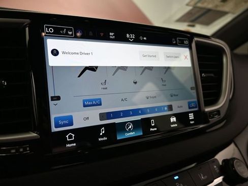 New 2025 Chrysler Voyager LX image 32