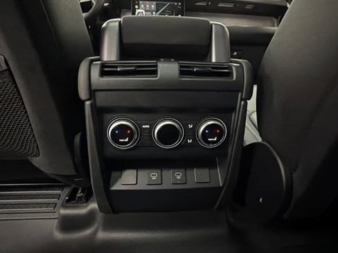 Used 2024 Land Rover Defender 110 X-Dynamic SE AWD/4WD image 37