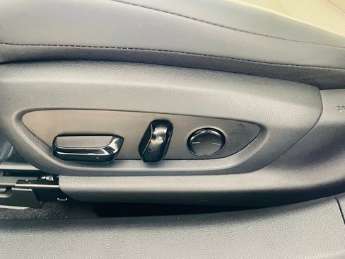 Certified 2025 Lexus ES 350 w/ Premium Package image 19