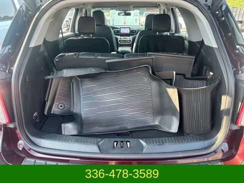 Used 2023 Ford Explorer XLT w/ Equipment Group 202A AWD/4WD image 25