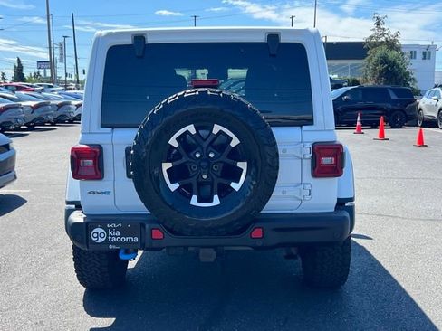 Used 2024 Jeep Wrangler Unlimited Rubicon 4xe AWD/4WD image 8