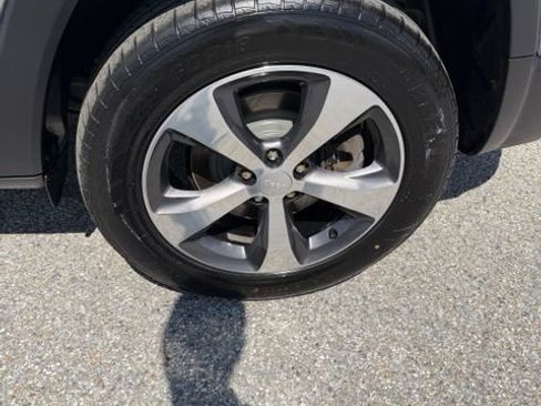 Used 2019 Jeep Cherokee Limited AWD/4WD image 9