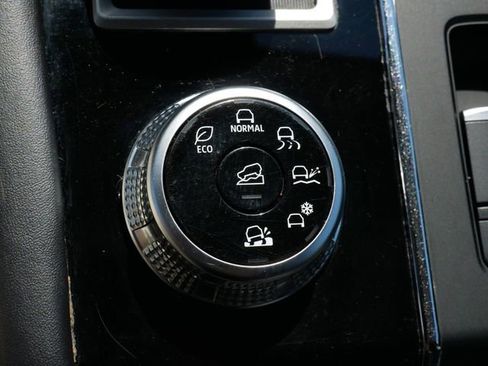 Used 2024 Mitsubishi Outlander SE AWD/4WD image 25