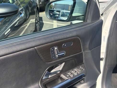 Used 2025 Mercedes-Benz GLB 250 image 23