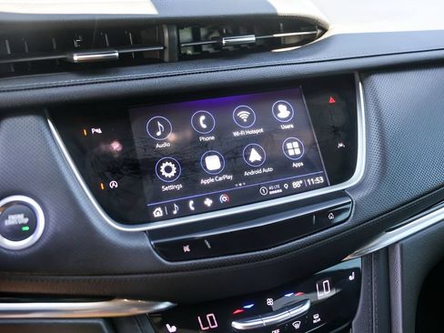 Used 2025 Cadillac XT6 Luxury FWD image 16