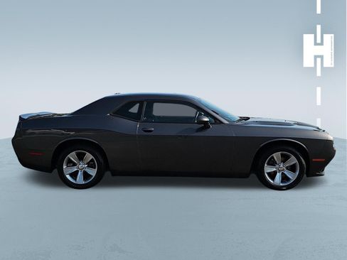 Used 2019 Dodge Challenger SXT RWD image 3
