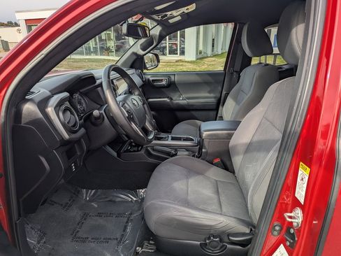 Used 2016 Toyota Tacoma TRD Off-Road image 13