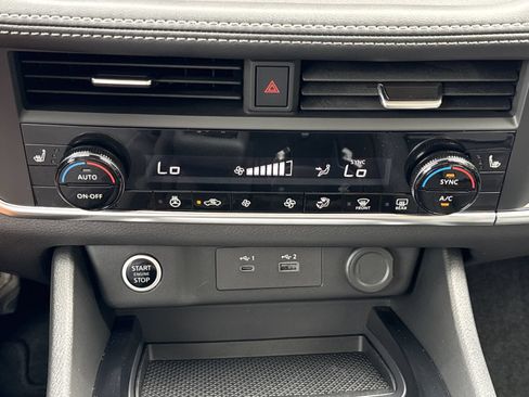 Used 2023 Nissan Rogue SV w/ SV Premium B Package FWD image 25