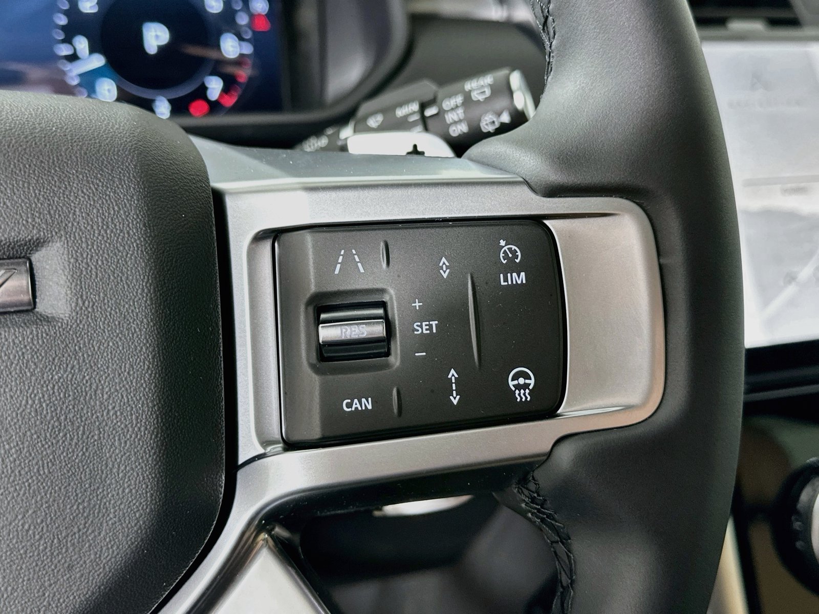 New 2026 Land Rover Discovery Limited Edition AWD/4WD image 19