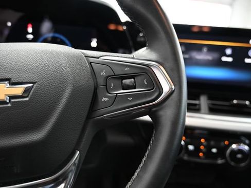 Used 2024 Chevrolet Trax LT w/ Sunroof Package image 25