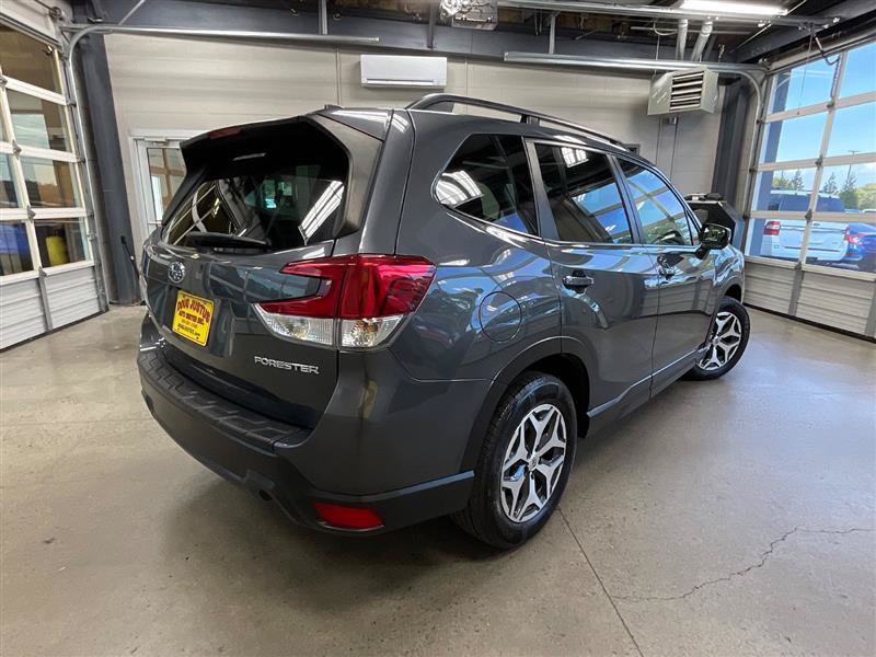 Used 2021 Subaru Forester Premium AWD/4WD image 5