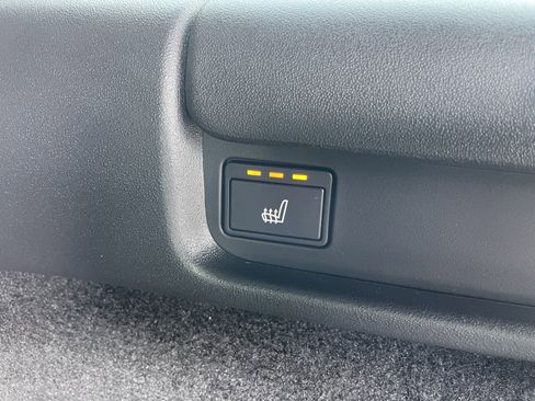 Certified 2024 Land Rover Discovery Dynamic SE image 42