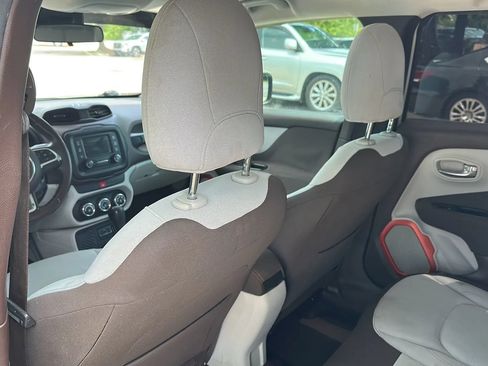 Used 2016 Jeep Renegade Latitude w/ Safety & Security Group FWD image 15