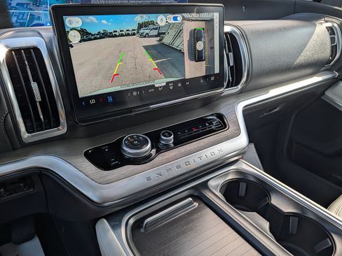 Certified 2025 Ford Expedition Platinum AWD/4WD image 36