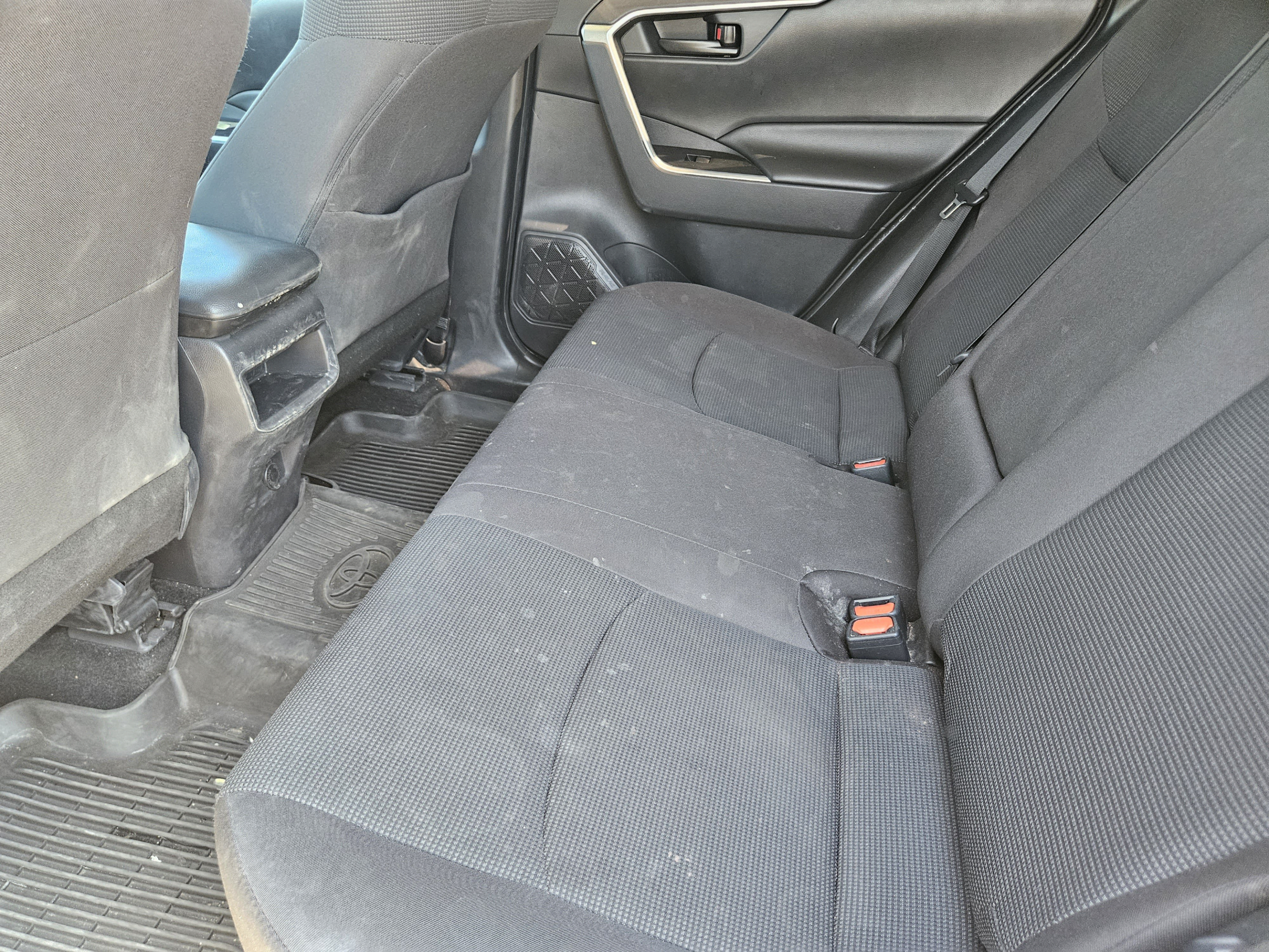 Used 2019 Toyota RAV4 LE FWD image 28