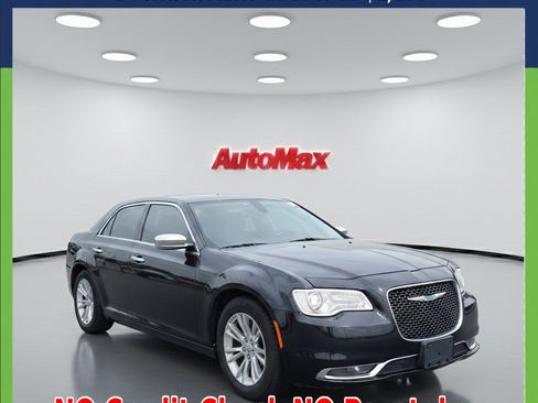 Used 2017 Chrysler 300 C RWD image 1