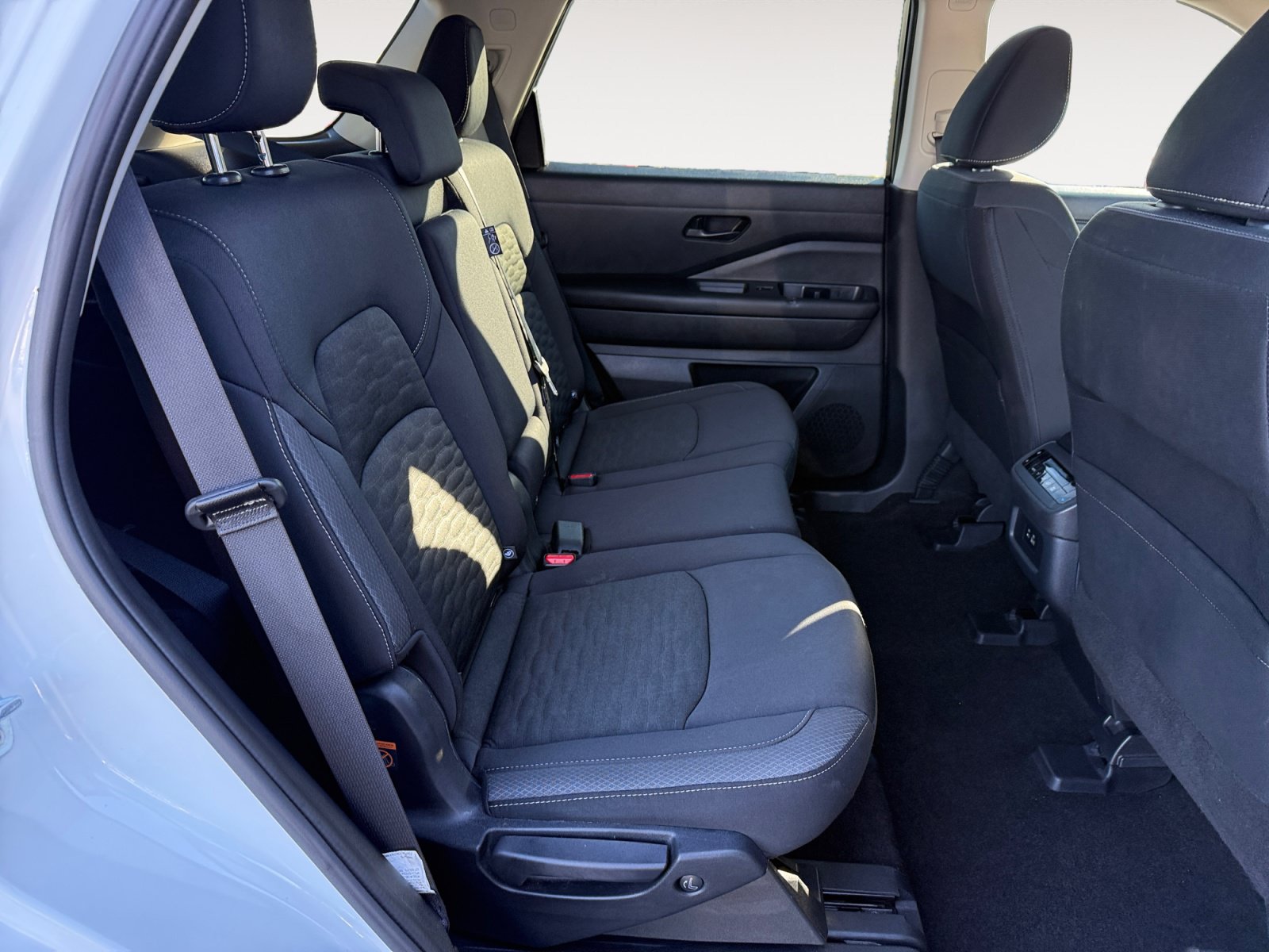 Used 2025 Nissan Pathfinder SV FWD image 18