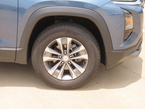 Used 2025 Chevrolet Equinox LT w/ Convenience Package II FWD image 7