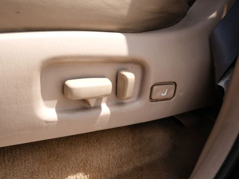 Used 2000 Toyota Land Cruiser AWD/4WD image 34