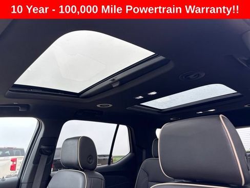 Used 2023 Chevrolet Traverse Premier AWD/4WD image 32