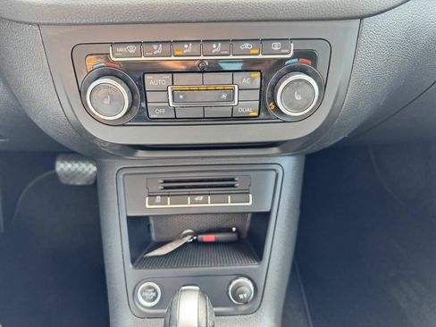 Used 2011 Volkswagen Tiguan SEL FWD image 47