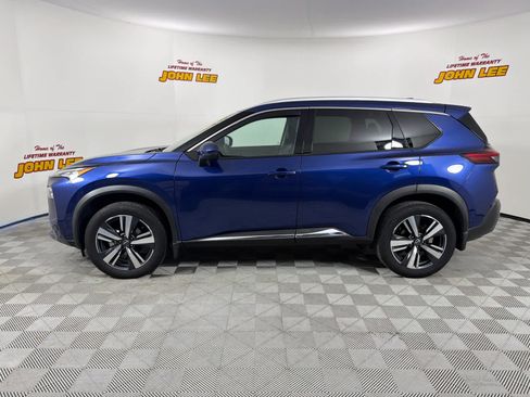 Used 2023 Nissan Rogue SL image 2