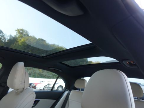 Used 2022 Mercedes-Benz C 300 4MATIC Sedan image 13