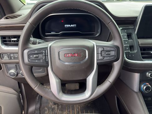Used 2023 GMC Yukon SLE RWD image 6