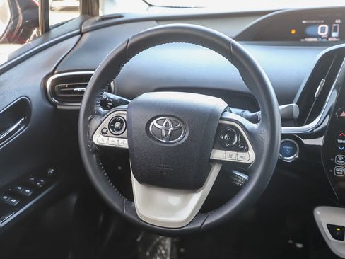 Used 2018 Toyota Prius Prime Premium image 16