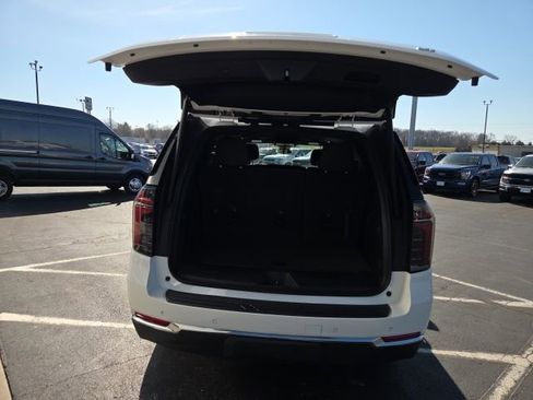 Used 2025 Chevrolet Tahoe LT image 33