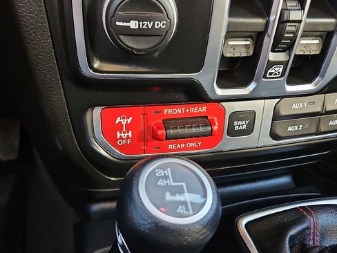 Used 2020 Jeep Wrangler Unlimited Rubicon w/ Steel Bumper Group image 15