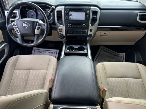 Used 2017 Nissan Titan SV image 10