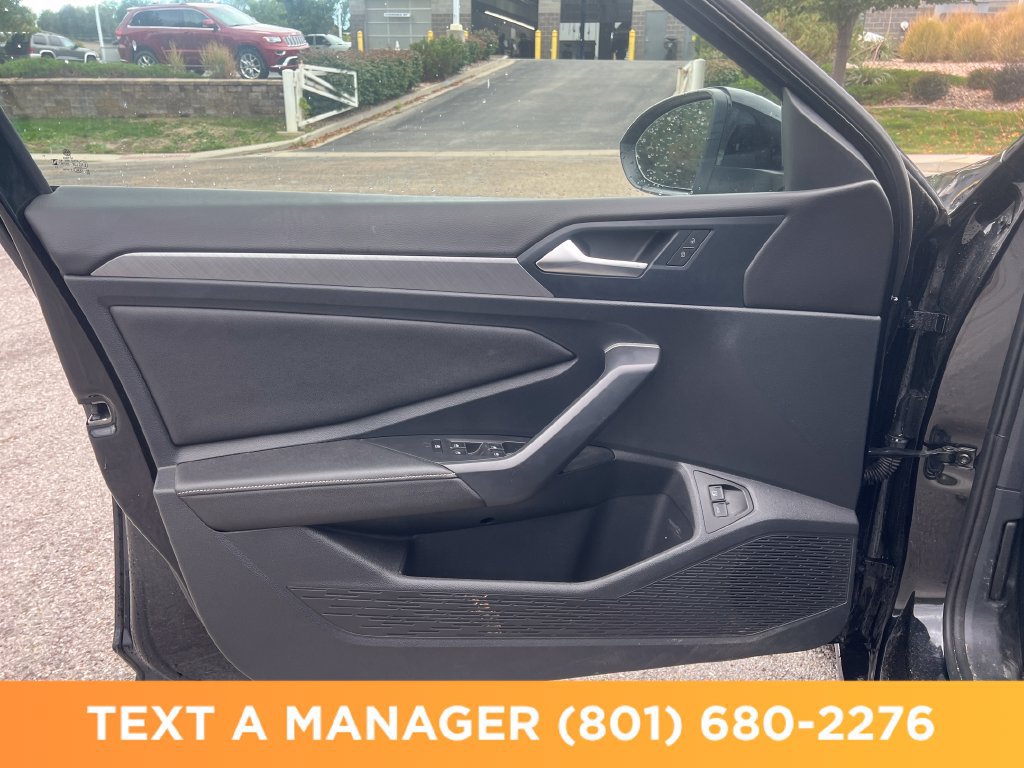 Used 2024 Volkswagen Jetta SE FWD image 12