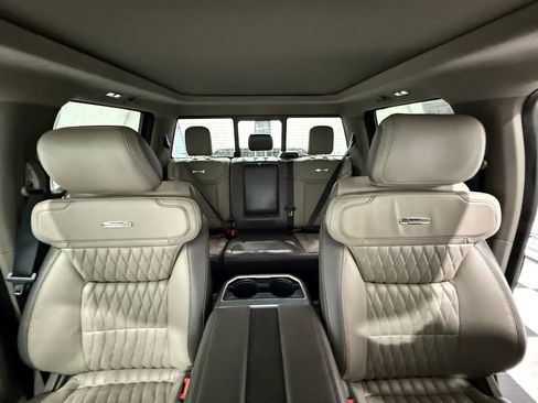 Certified 2025 Ford F450 Platinum w/ Platinum Plus Package image 30