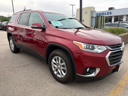 Certified 2020 Chevrolet Traverse LT FWD image 3
