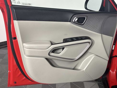 Used 2023 Kia Soul LX FWD image 10