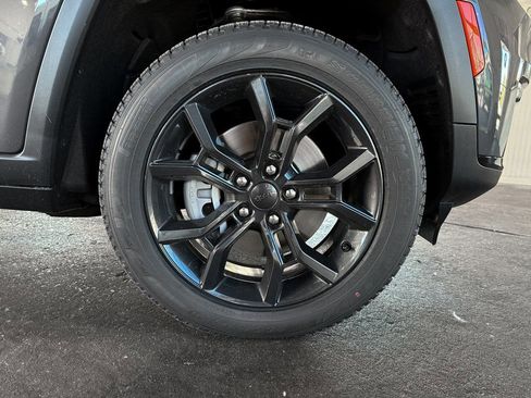 New 2025 Jeep Grand Cherokee L Limited image 4