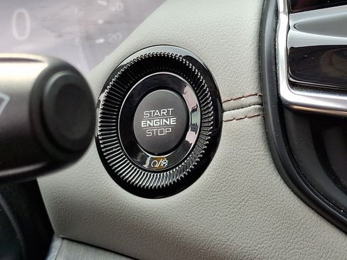 Certified 2022 Jeep Compass Limited w/ Sun and Sound Group AWD/4WD image 23
