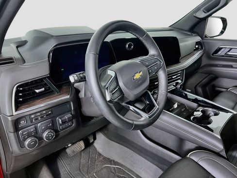 Certified 2025 Chevrolet Suburban Premier AWD/4WD image 9