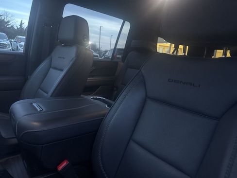 Used 2025 GMC Yukon XL Denali image 14