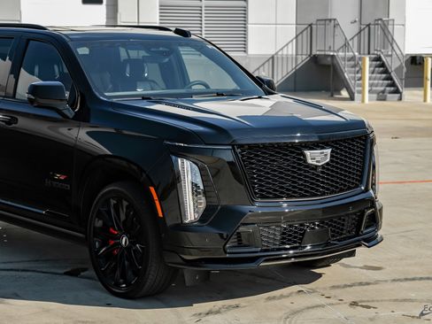 Used 2025 Cadillac Escalade V image 22